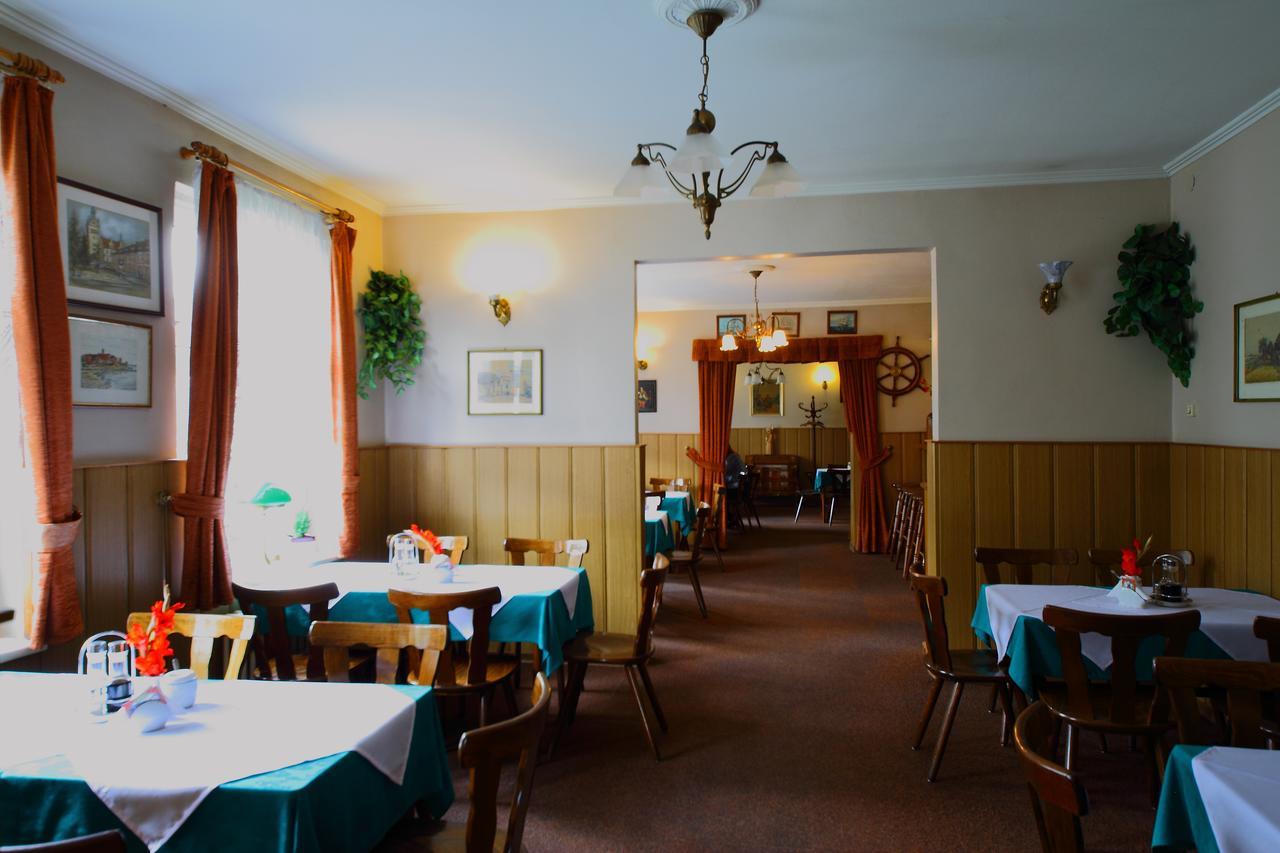 Restaurant & Hostel "Broadway" Kliniska Exterior photo